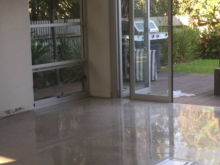 Indoor–outdoor living, full gloss