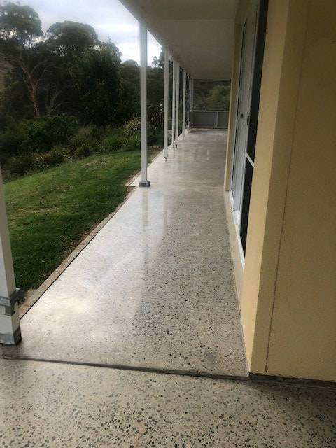 Long gallery hallway, Inman Valley