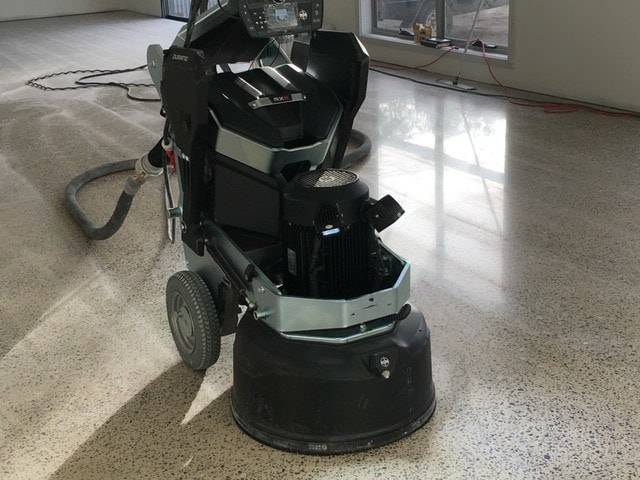 HTC RX6 remote-control grinder at work